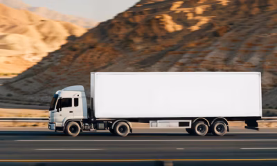 Marido disse que a esposa saiu da carreta em movimento antes de ser atingida no pátio de uma empresa.