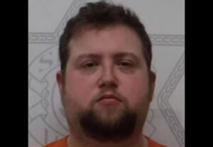 Departamento de TI da escola foi alertado sobre atividade suspeita no computador fornecido a Wilson Jones | Reprodução