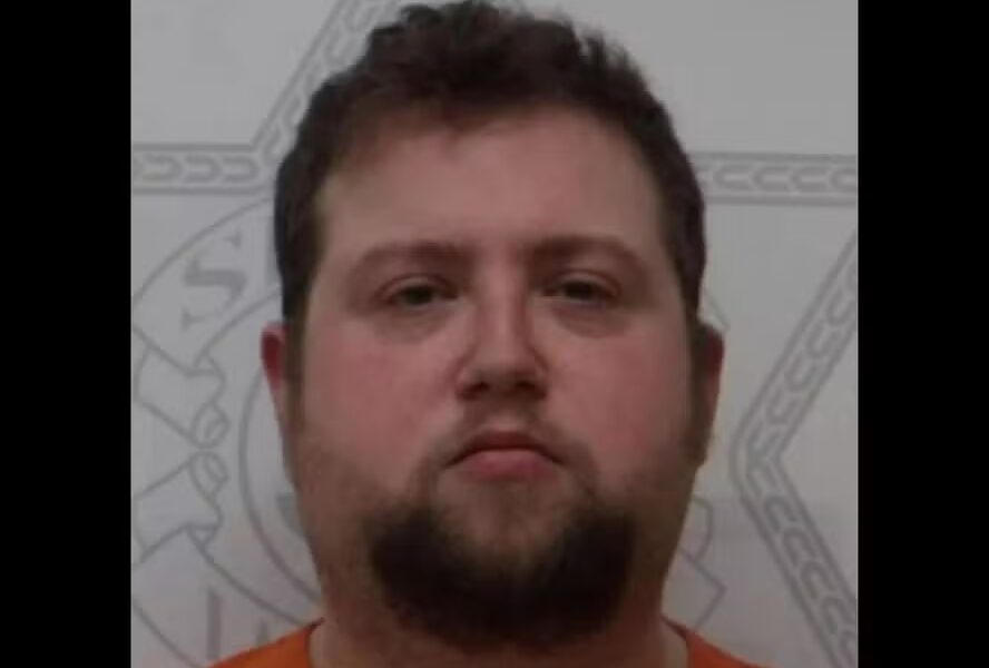 Departamento de TI da escola foi alertado sobre atividade suspeita no computador fornecido a Wilson Jones | Reprodução