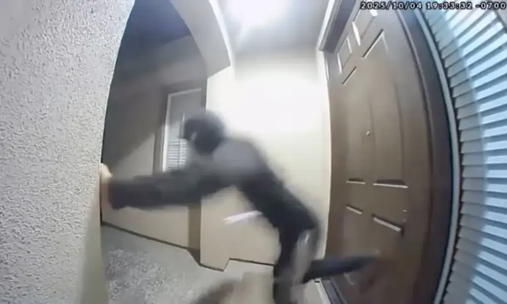 Desafio do TikTok leva adolescentes a chutar portas