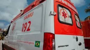 Imagem mostra carro do Samu de Fortaleza.