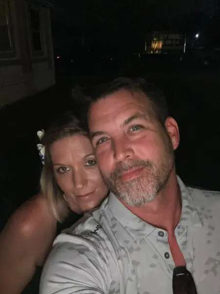 Homem mata esposa e atira na enteada após discussão sobre jogo