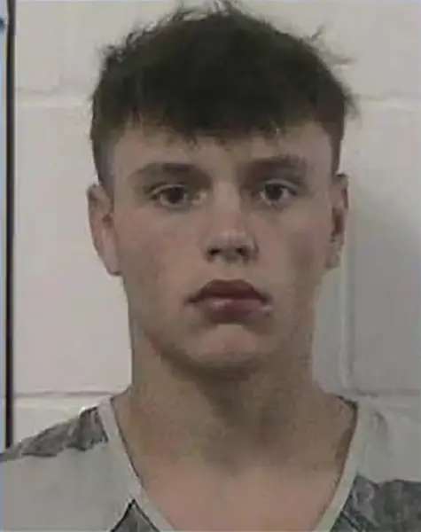 Adolescente é acusado de arrancar cabelo de garota durante tentativa de abuso