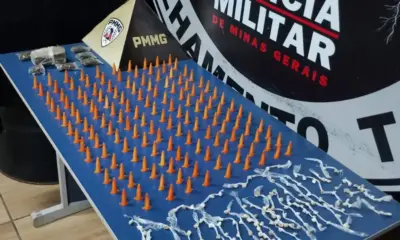 Ações da Polícia Militar resultaram na prisão de dois suspeitos e na apreensão de armas, drogas e munições durante operações contra o tráfico