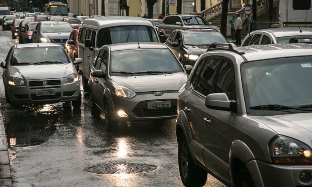 Licenciamento 2026 passa a ser obrigatório para todos os veículos de MG