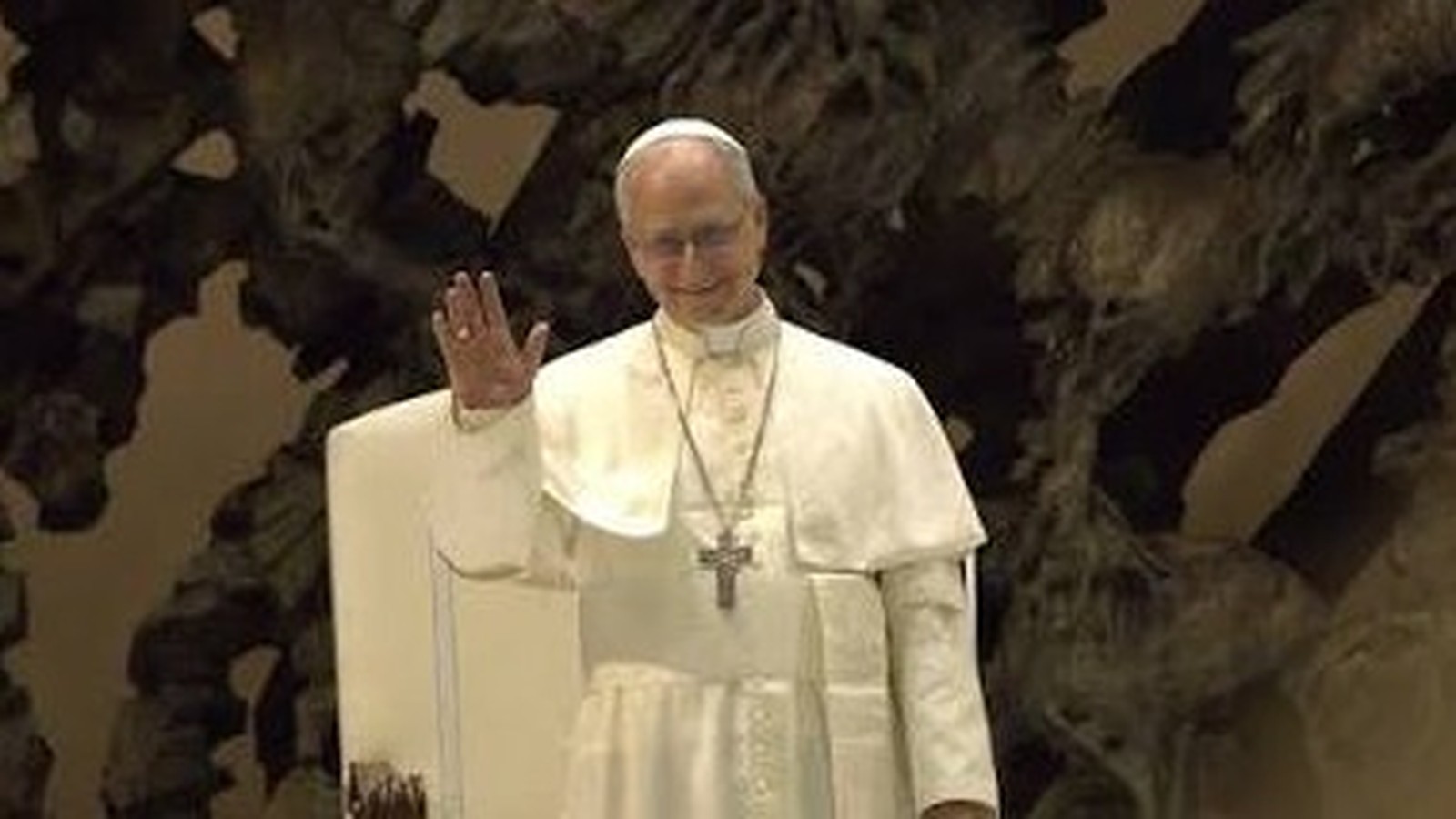 Vaticano adota transparência inédita ao detalhar quadro clínico e cirurgia de Papa Leão XIV